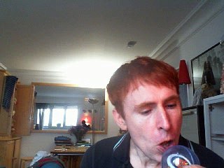 Wiwi égratigne "tu marches et tu pleures" des Dauphins