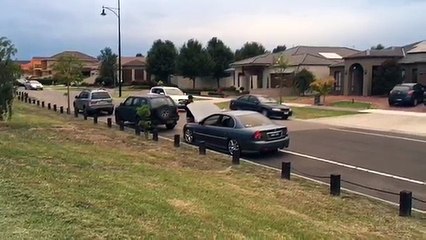 Australianos baixam nível ao mínimo com partida ao apontar uma AK-47 a uma criança! :(