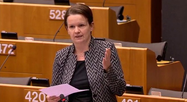 BASTA con questa UE che butta via MILIARDI di Euro per mantenere 177MILA CLANDESTINI!!!