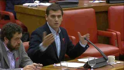 Rivera pide valentía para cambiar la Constitución: "o reformamos o morimos"