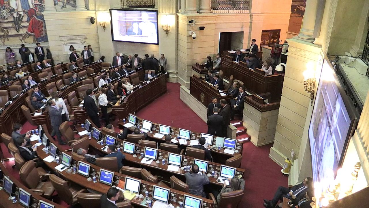 Colômbia aprova acordo de paz com as Farc