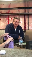 Elle tente de faire un tour de magie à son père et aura la surprise de sa vie