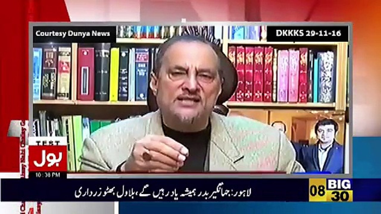 Dr. Aamir Liaquat Playing Clip Of Kamran Khan and Bashing Him