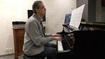 Et maintenant Gilbert Bécaud au piano bar