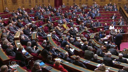 Claude Malhuret : " Au regard des crimes de Fidel Castro, était-il bien nécessaire d'envoyer à Cuba Ségolène Royal ? "