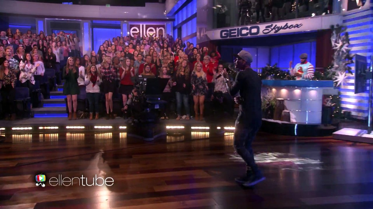 Kane Brown Performs 'Thunder in the Rain'!