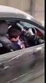 Un enfant fait des drifts avec la BMW de son papa