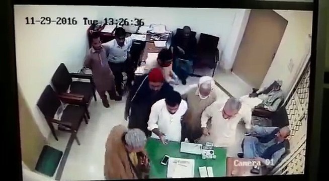 سابق ایم پی اے جمیل شاہ کا کمپیوٹرائرزڈ لینڈ ریکارڈ سنٹر کے اسسٹنٹ ڈائریکٹر شاہد امجد پر تشدد