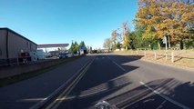 Un motard essaie d'être gentil
