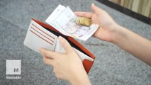 This coin-sorting wallet will save you from fumbling with change