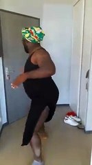 Déguisé en femme ce monsieur montre qu'il a un talent hors norme pour la danse