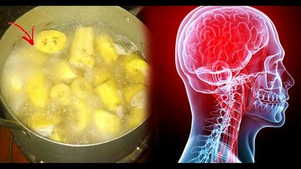 सोने से पहले बस एक केले को उबाल के पियें और फिर जादू देखें..!!  Health Benefits with Banana