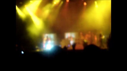 下载视频: Muse - Supermassive Black Hole, Main Square Festival, 07/01/2006