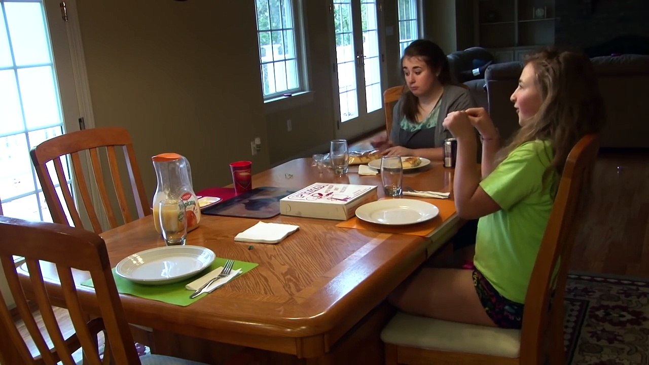 Zombie Pizza Box Prank - Telekinetic Surprise on Girl - Scary Haunted House for Halloween
