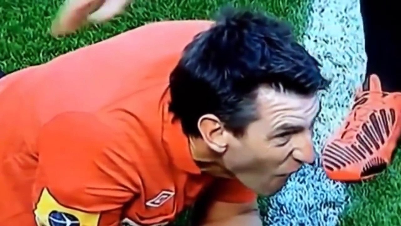 Top Funny Red Cards in Football! ft. Suarez, Rooney, Neymar, Ronaldinho, Ronaldo & More 2016