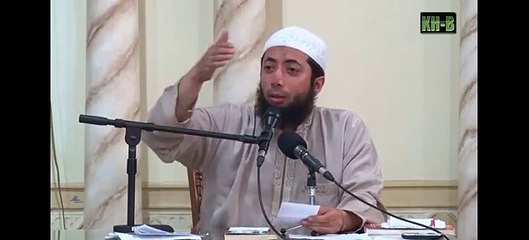 Apakah hukum bekerja di syarikat yang memiliki pelanggan yang menjual arak