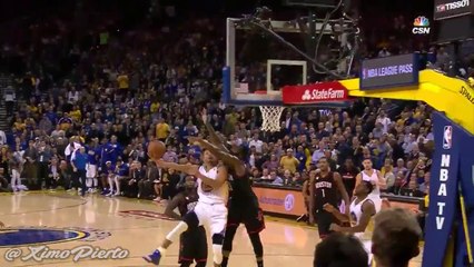 Stephen Curry rentre un lay-up incroyable