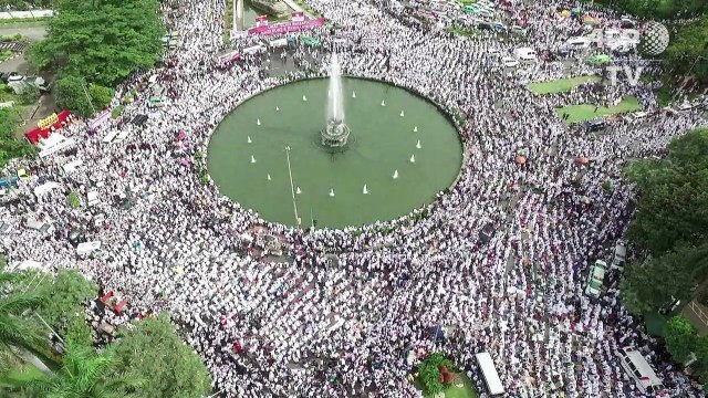 Indonesian Muslims protest against Christian governor