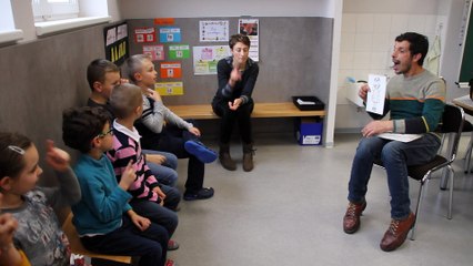 atelier théâtre avec l'International visual theatre à l'école élémentaire de Salmbach