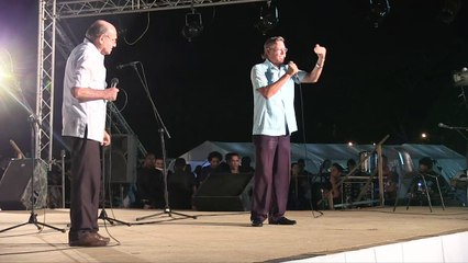 Cubanos cantam para se despedir de Fidel