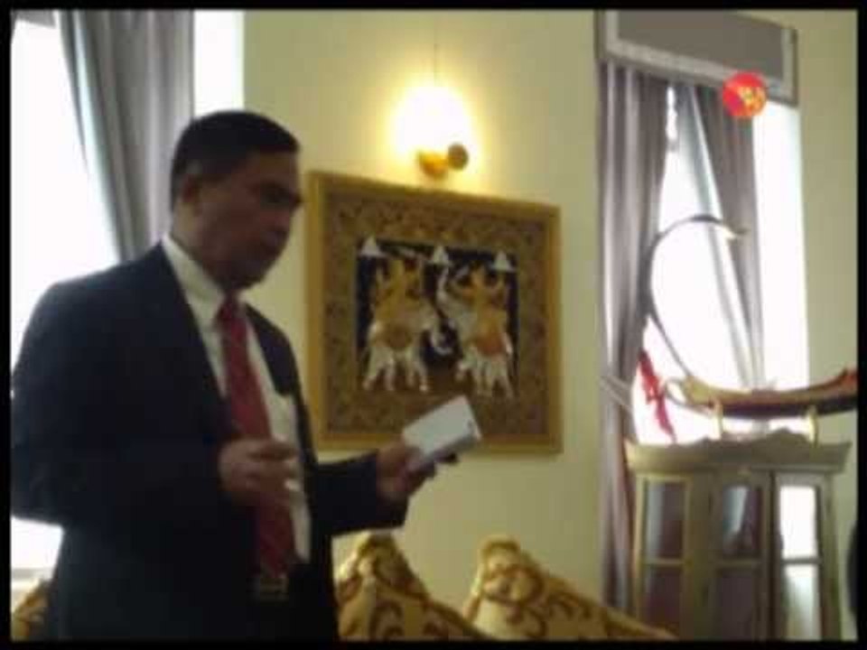 Minister Leads discussion about migrant workers