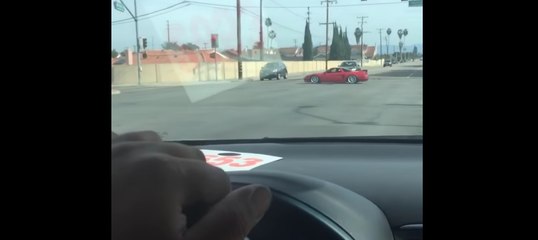 La classique Acura NSX se fait écraser par une autre voiture