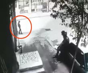 Gencin üzerinden geçti, yoluna devam etti