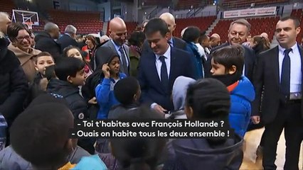 "Ouais on habite ensemble !" : Manuel Valls répond à des enfants sur sa cohabitation avec François Hollande