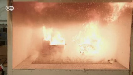 Pesquisadores simulam incêndio causado por árvore de Natal