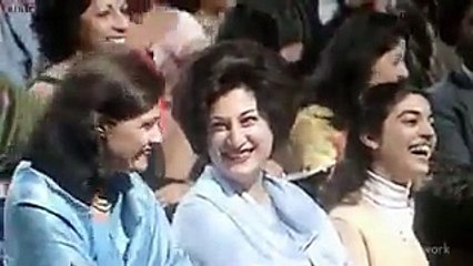 JAGJIT SING AND HIS WIFE CHITRA SINGING A SONG