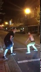 Un hombre retó a un  luchador profesional  y terminó muy mal