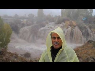 Muradiye Şelalesi Coştu