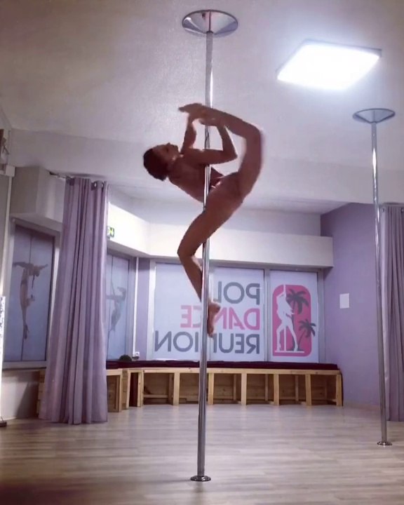 Regardez la prestation magnifique de Marion Crampe en Pole Dance