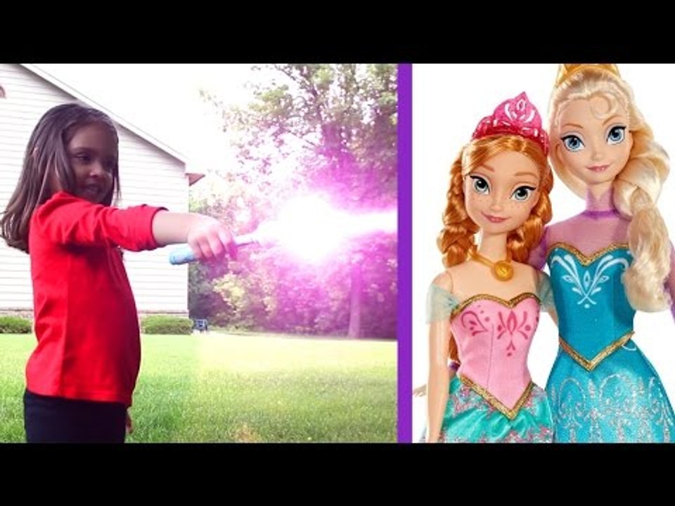PRETEND: HAILEY'S MAGIC WAND creates ANNA and ELSA on a tree branch!