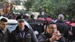 Report TV - Tiranë, shemben avllitë, 2 grave u bie të fikët, lëndohet një polic