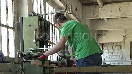 Ndërprerjet e rrymës po ia rrisin për 30 për qind koston e prodhimit të lëngjeve [video]