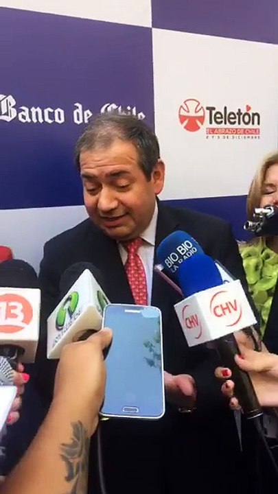 #ElAbrazoDeChile #teleton2016 @Teleton_Chile  Don Francisco Se refiere a las 27 horas de solidaridad