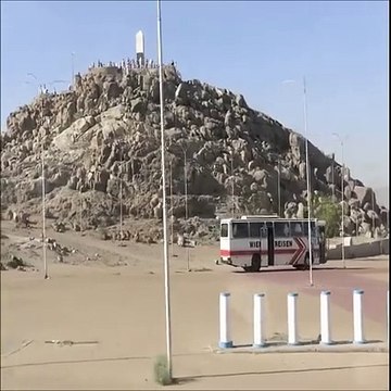 مکہ مکرمہ میں موجود جبل رحمت کا پہاڑ: [ ہر مسلمان ایک بار زیارت کرے ] یہ وہ پہاڑ ھے جہاں حضرت آدم ؑ کی اور اماں حوا کی م