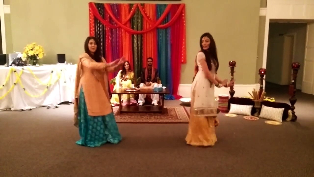 Best Indian Mehndi Dance Medley NEW 2015! Radha, Chitian Kalaiyan, Nagada Sang Dhol