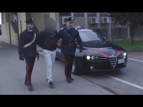 Bareggio (MI) - Truffa dello specchietto ad anziano, due arresti (02.12.16)