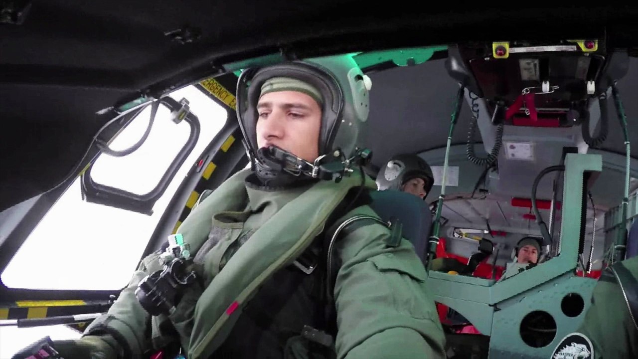 Incroyable ! La Marine Nationale nous a envoyé de superbes images de Sébastien Josse / Vendée Globe