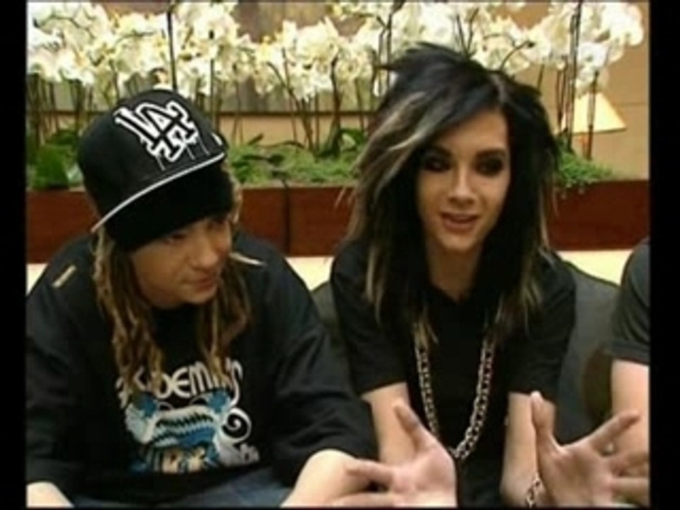 (¯`·._.·[Bill->18<- Tom]·._.·´¯)