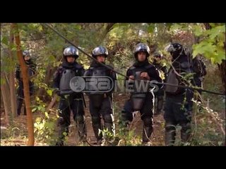 Ora News – IKMT përplaset me banorët për shembjen e një muri ndarës