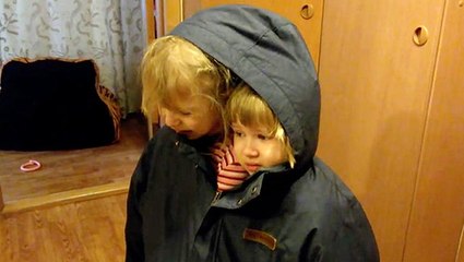 Hilarious Dad Stops Fighting Sisters With Help From Jacket