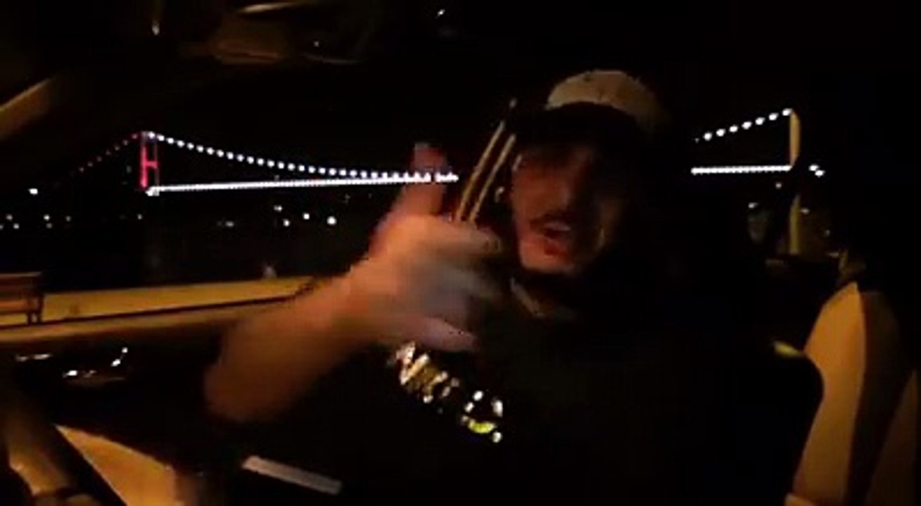 9Canlı - Yüzüme Gülüyo B*tch