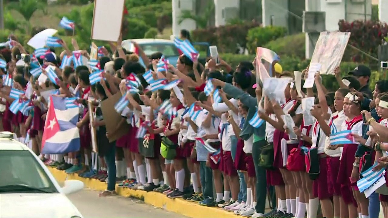 Los cubanos siguen el recorrido de las cenizas de Fidel Castro