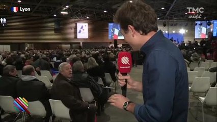 Meeting de François Fillon : un militant frappe un journaliste avec un drapeau français (vidéo)