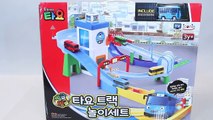 Kinder Spielzeug zusammengebaut Brücke für Autos