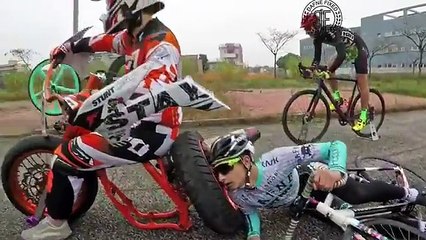 Mannequin Challenge incroyable sur une ligne d'arrivée!