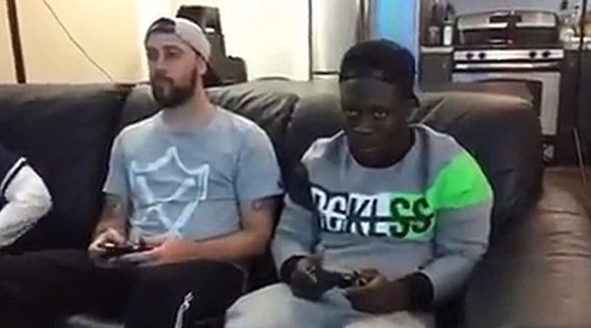 Vraiment difficile de faire le dur devant ses potes!